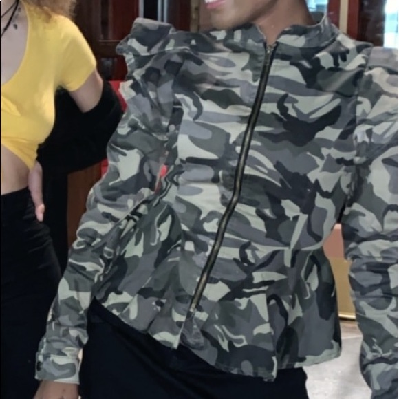 Army Print Ruffle JACKET🧥 - Picture 3 of 5